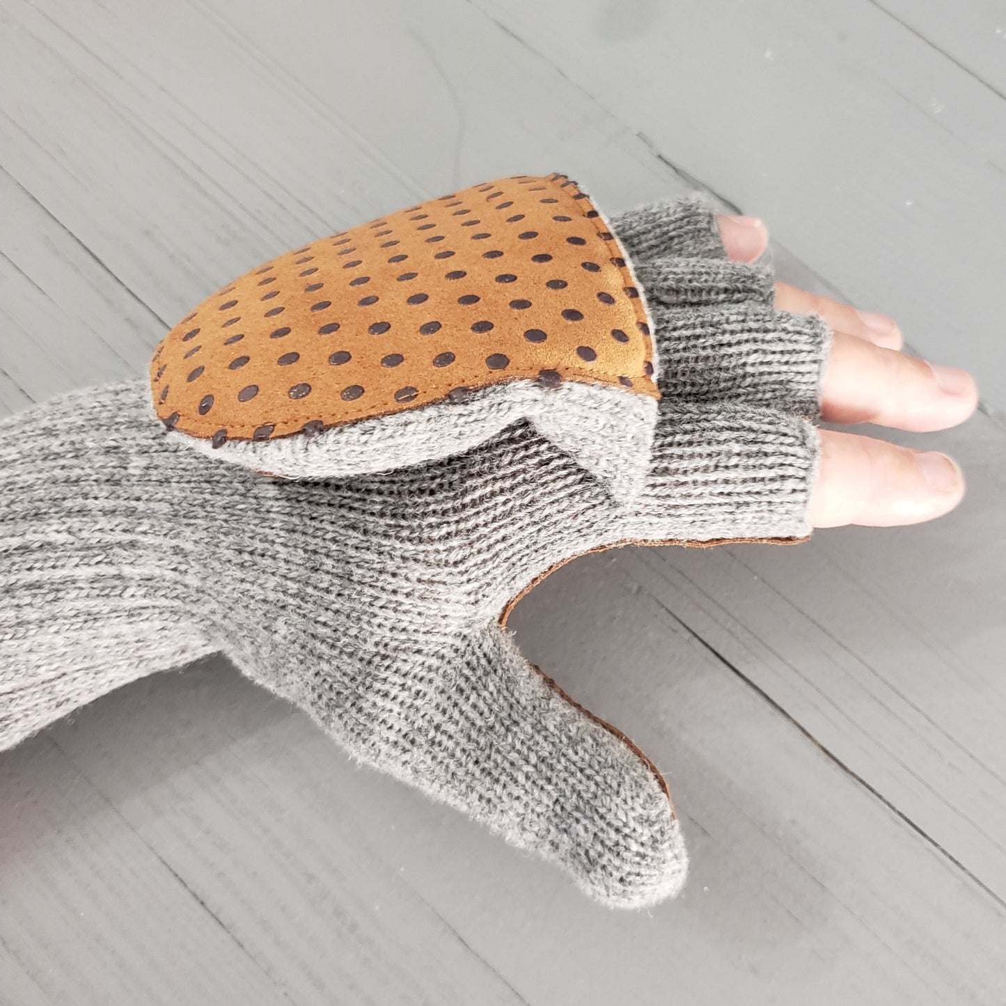 FM53 - Wooly Mitten (New Fall 24)